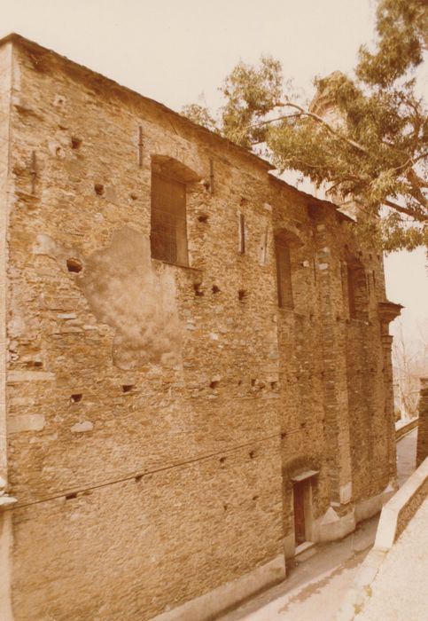 façade latérale est, vue partielle