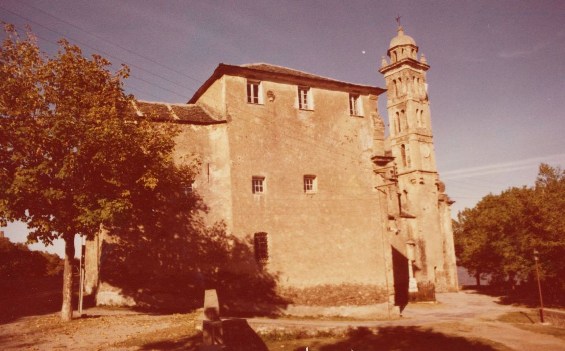 vue partielle de l’église depuis le Sud