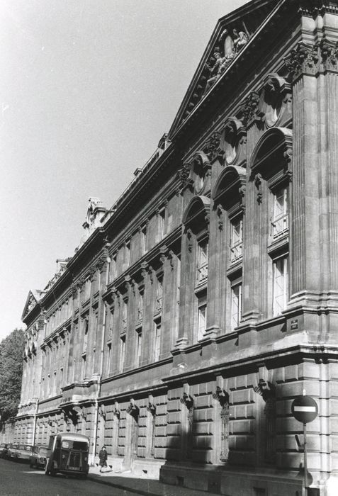 façade sur la rue Jacquemars Giélée