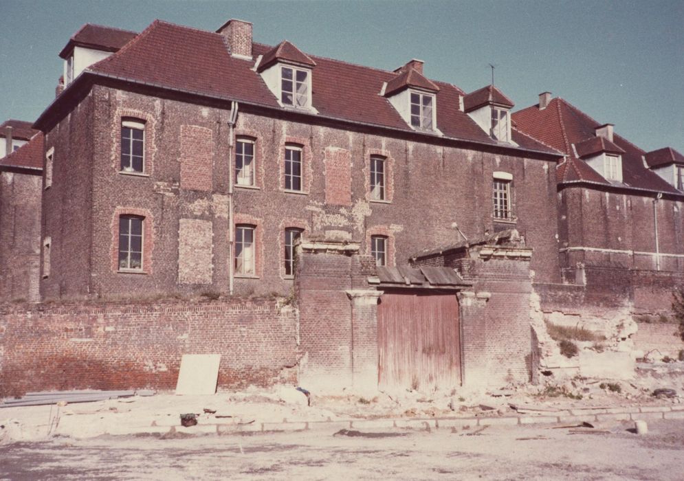 vue partielle des bâtiments