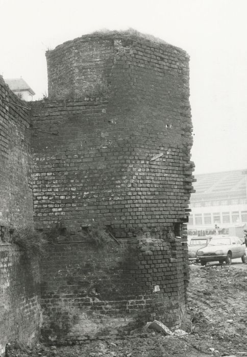 mur d’enceinte, détail d’une tour