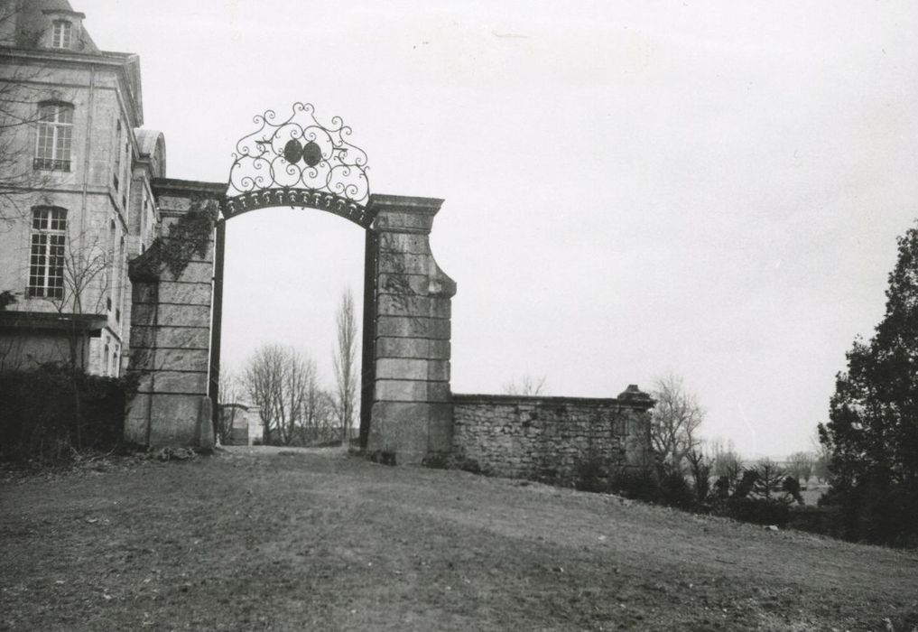 grille d’accès au  parc