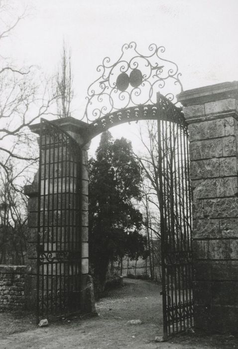 grille d’accès au  parc