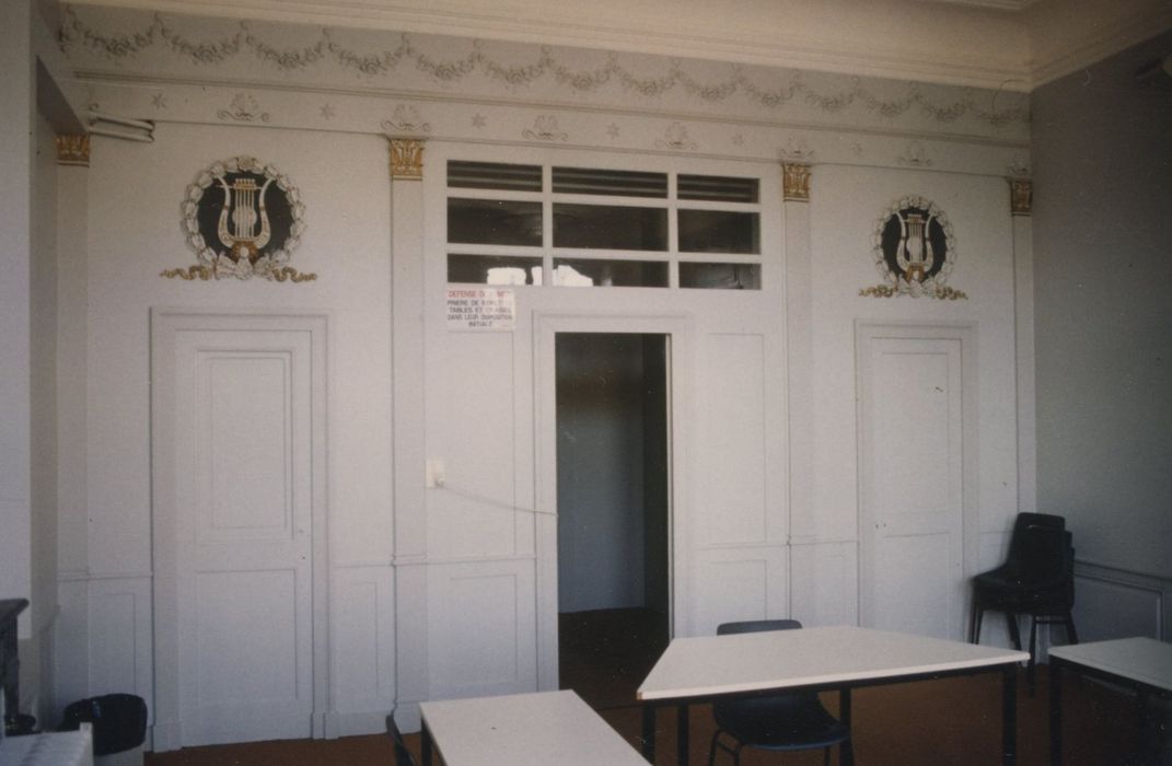 1er étage, chambre, vue partielle des lambris de revêtement