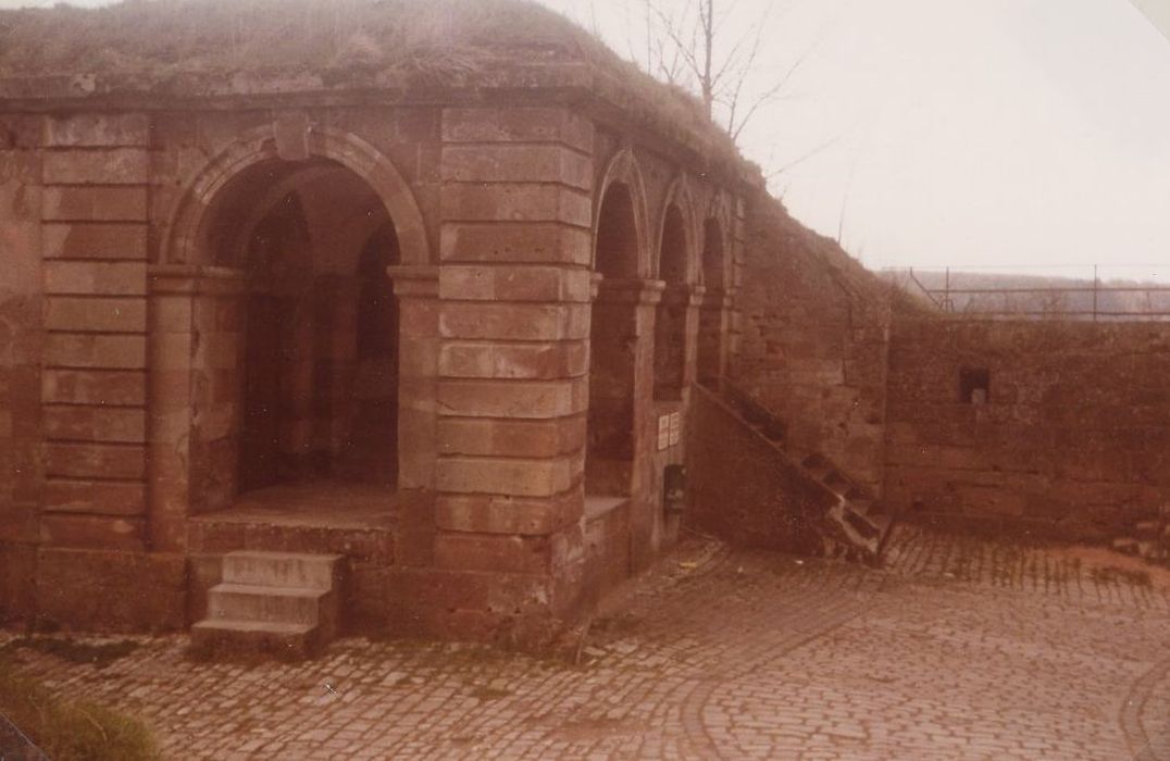 plateau supérieur, corps de garde