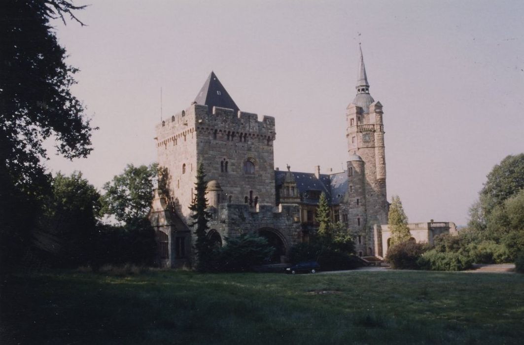 vue générale du château dans son environnement depuis le Nord-Est