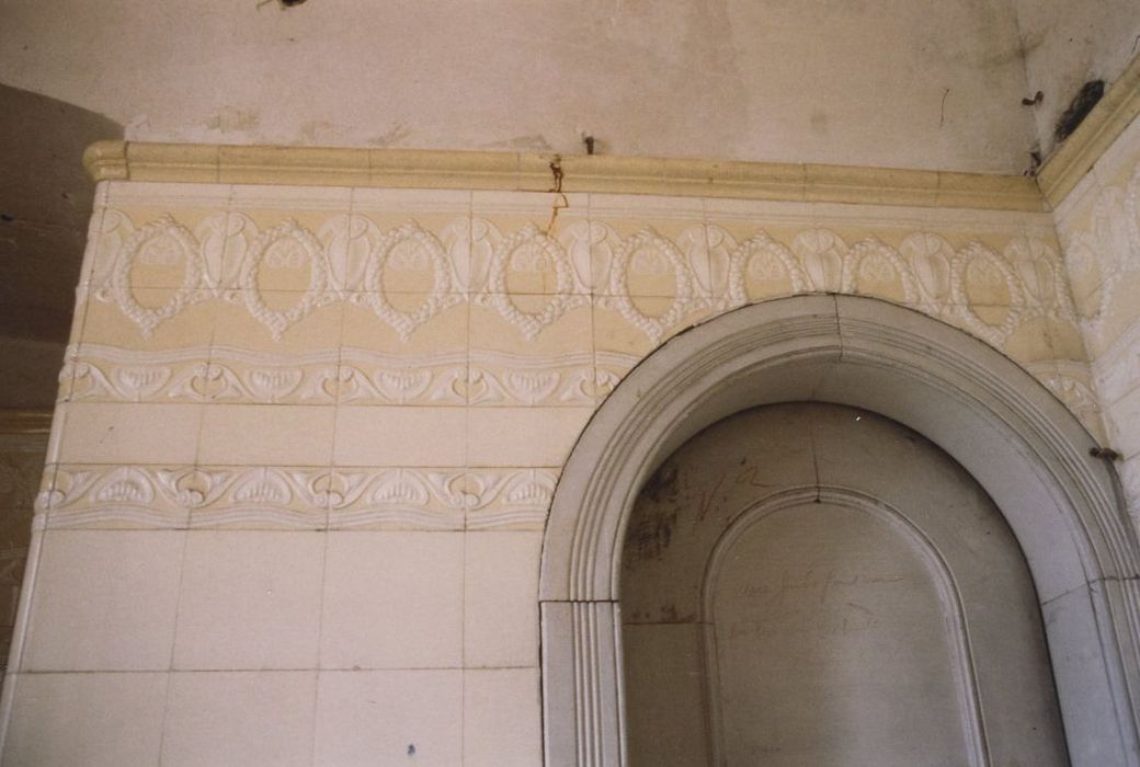 donjon, salle de bains, détail du revêtement mural