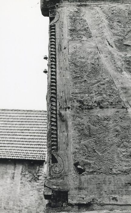 façades sur rues, détail du poteau cornier de l’angle nord-est