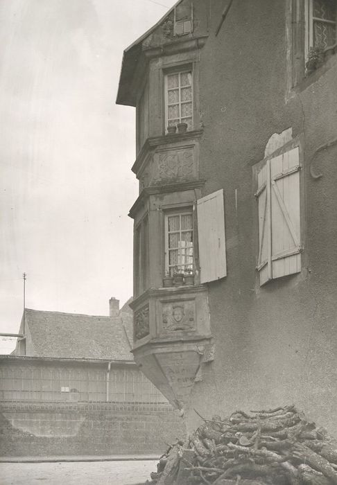 façade sur rue, vue partielle