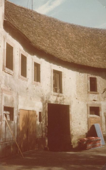 cour intérieure, façade sud-est, vue partielle