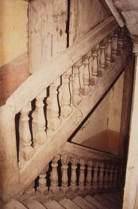 caserne P, escalier, vue partielle