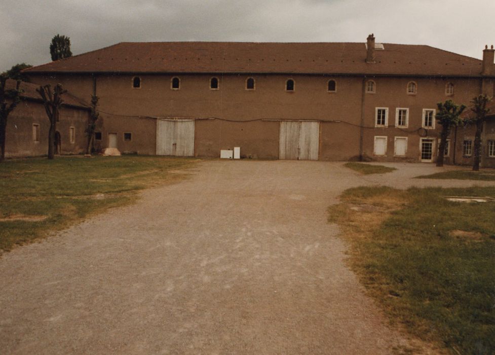 Dépendances, façade sud-est du corps principal