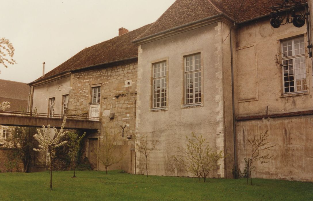 façade sud-ouest, vue partielle