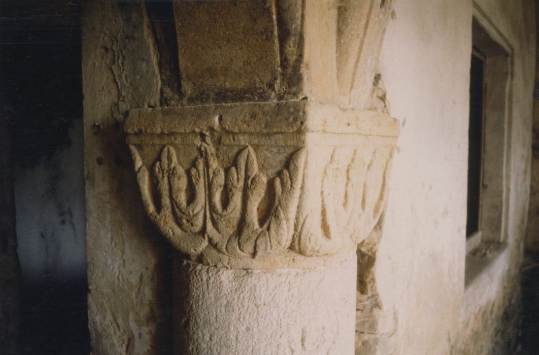 corps nord-ouest, ancienne cuisine, détail d’un chapiteau sculpté