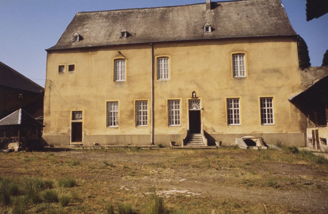 logis, façade nord-est