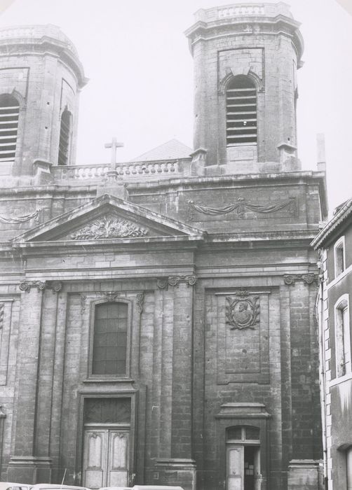 façade nord-ouest, vue partielle