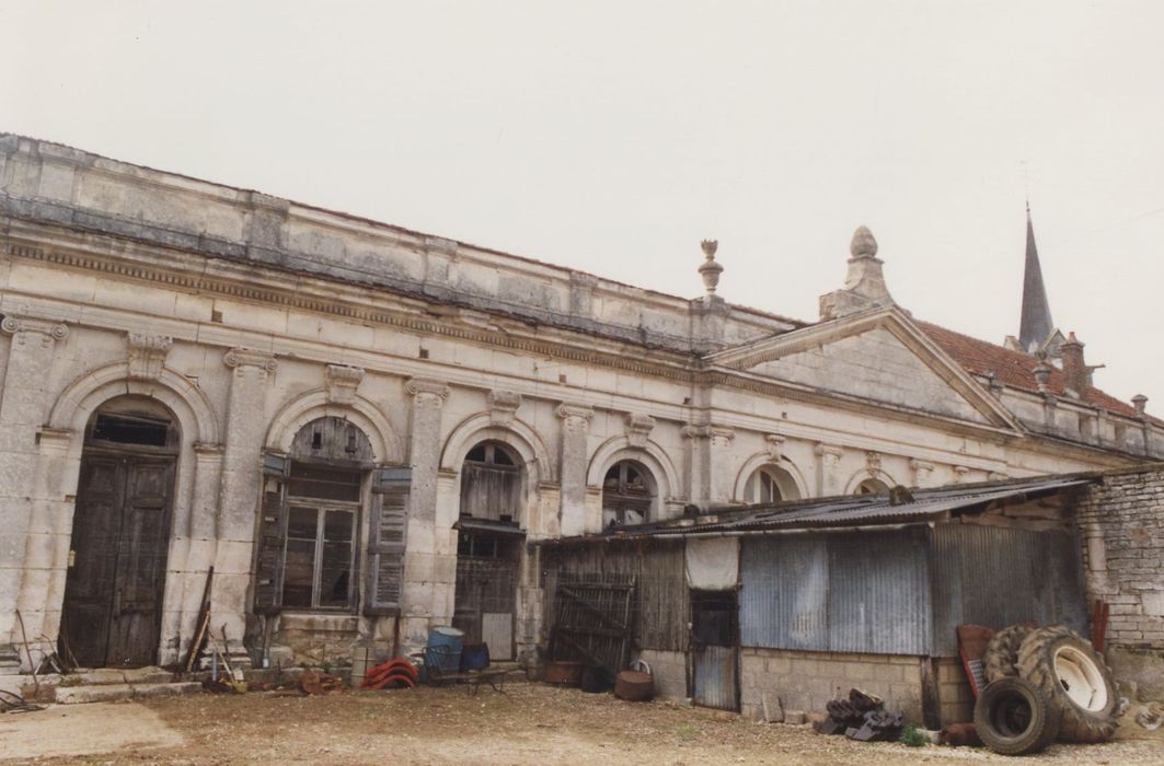 ancienne orangerie, façade sud, vue partielle