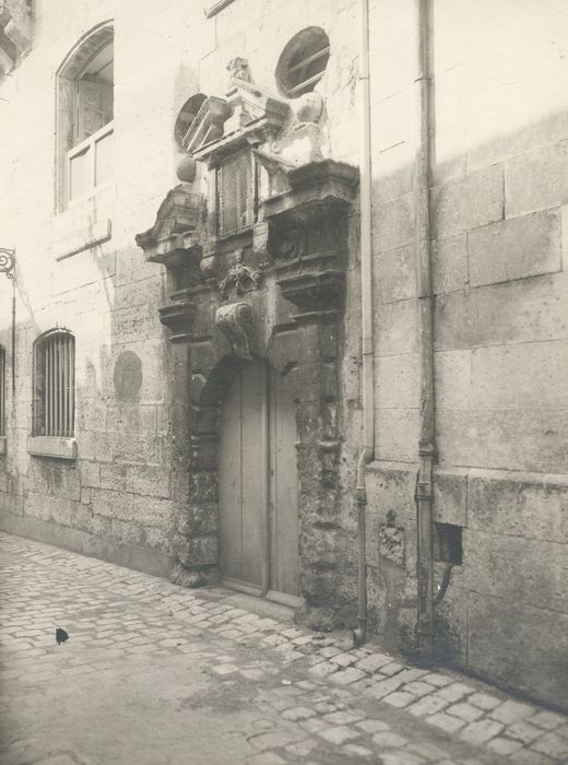 porte d’accès sur rue