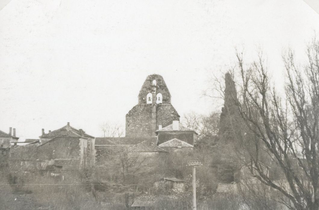 vue générale de l’église dans son environnement depuis l’Ouest