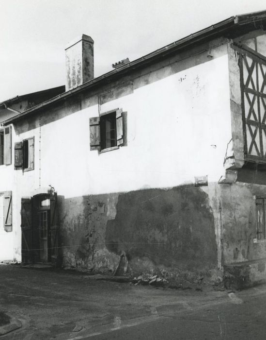 façade latérale sur rue