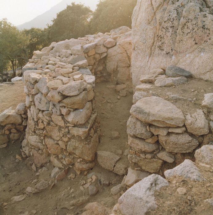 vue vers le couloir d’accès à la chambre principale