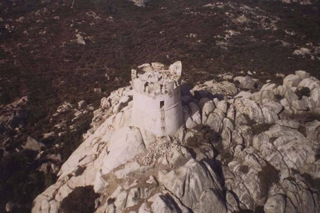 Vue aérienne de la tour dans son environnement