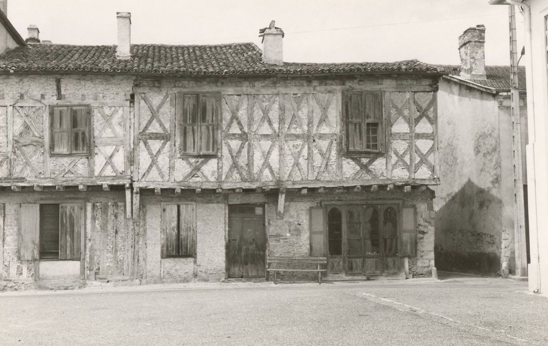 façade sur la place