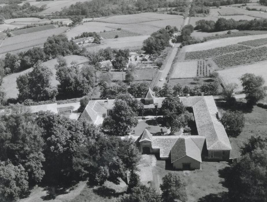 vue aérienne des bâtiments dans leur environnement