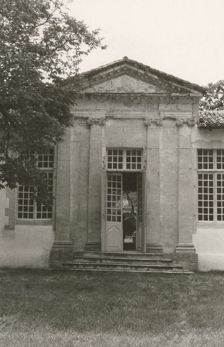 aile sud-est, façade sud-est, porte d’accès