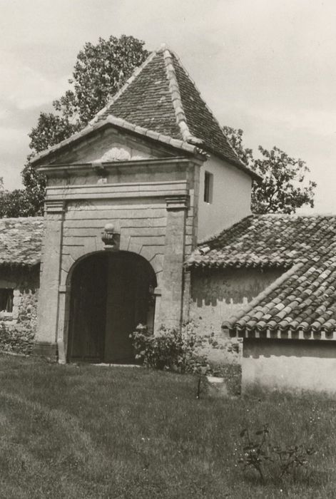 pavillon d’entrée ouest