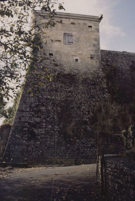 angle nord-est du mur de soutènement