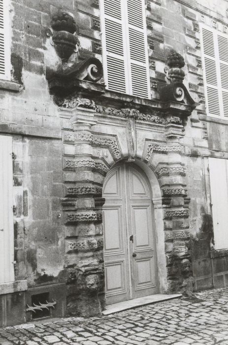 porte d’accès sur rue