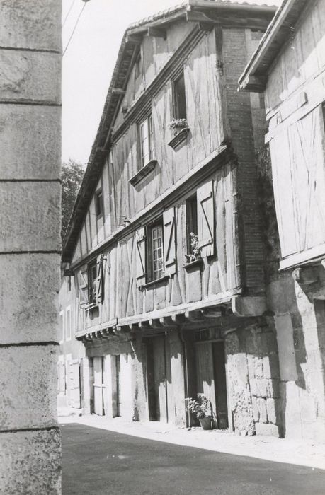 vue générale des façades sur rue