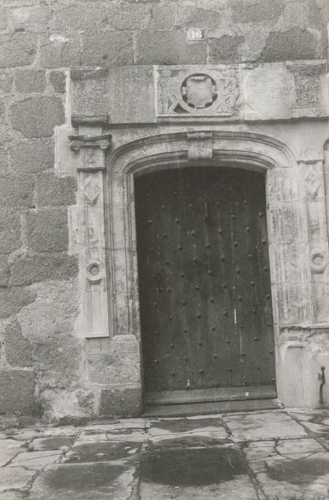 façade sud sur rue, détail de la porte d’accès