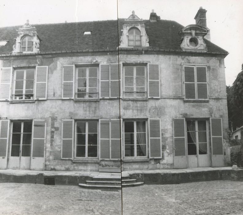 façade sur cour, vue partielle