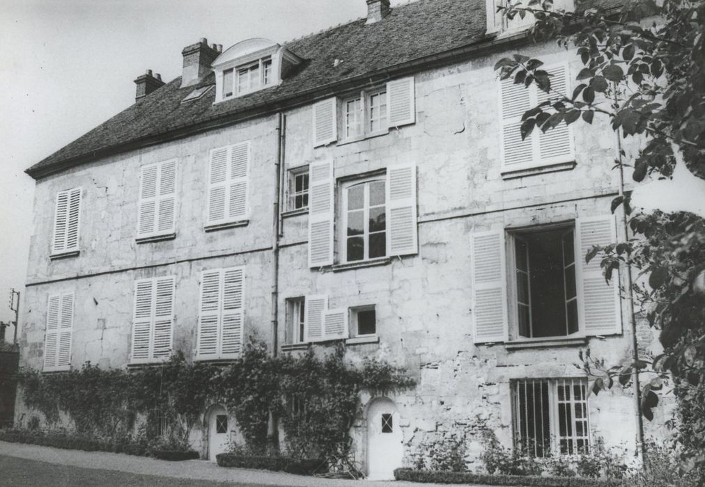 façade sur jardin, vue partielle