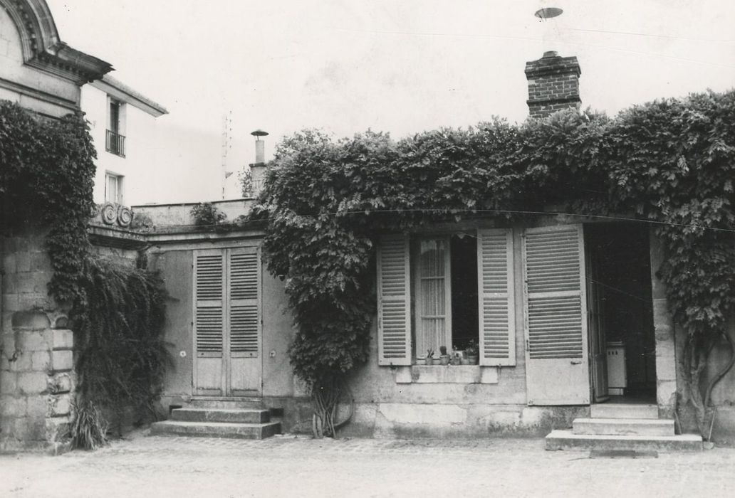 cour d’honneur,pavillon du gardien