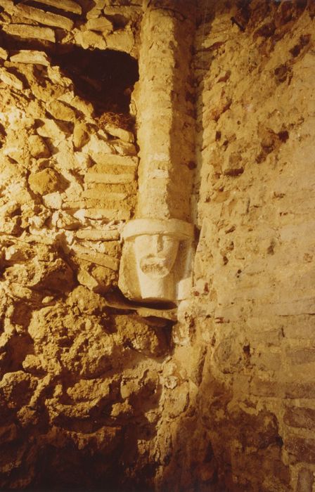 chapelle, bras est du transept, détail d’un culot sculpté