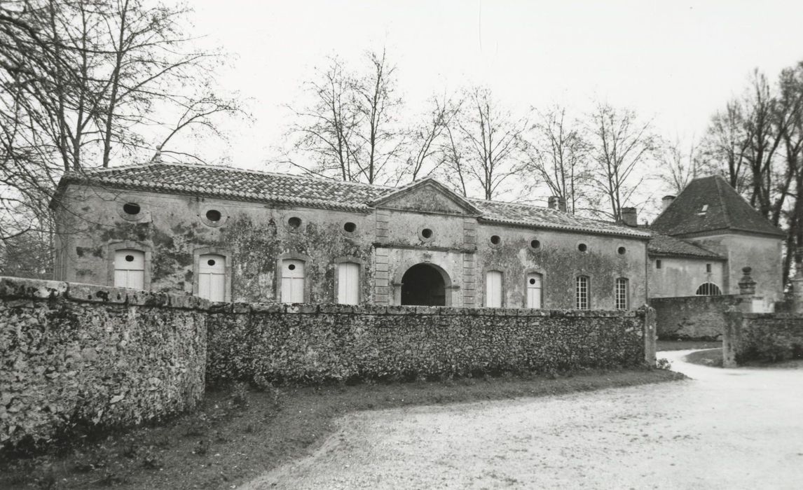 communs, aile est, façade ouest