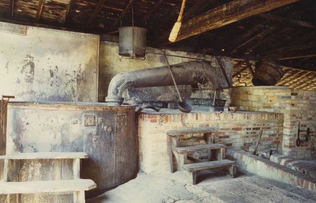 bâtiment de la distillation et du conditionnement des colophanes