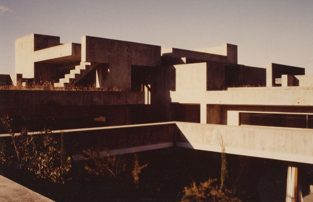 ensemble de la terrasse du grand atelier depuis l’angle sud