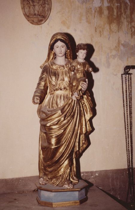 statue : Vierge à l’Enfant