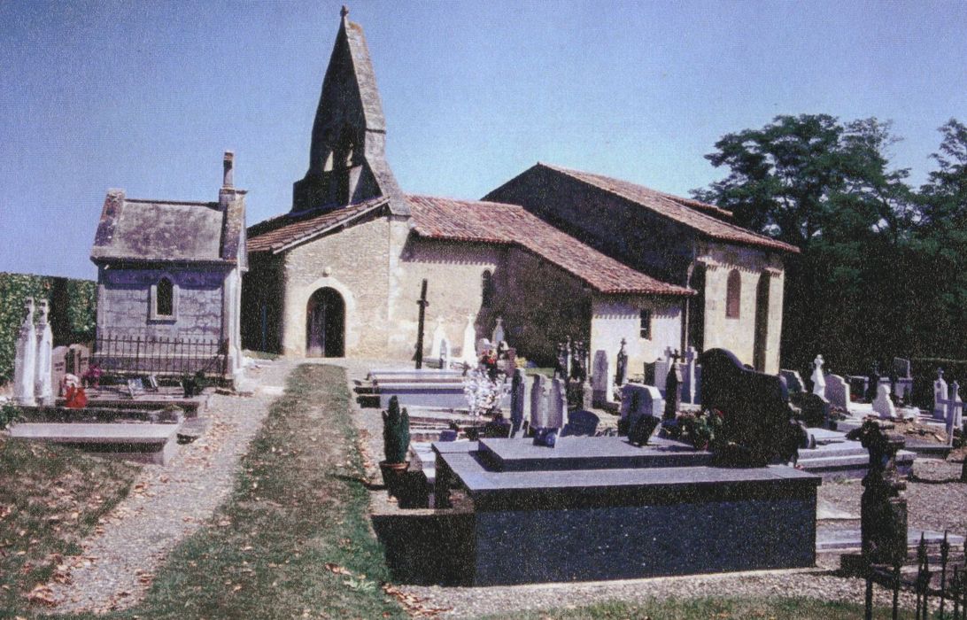 vue générale de l’église dans son environnement depuis le Sud