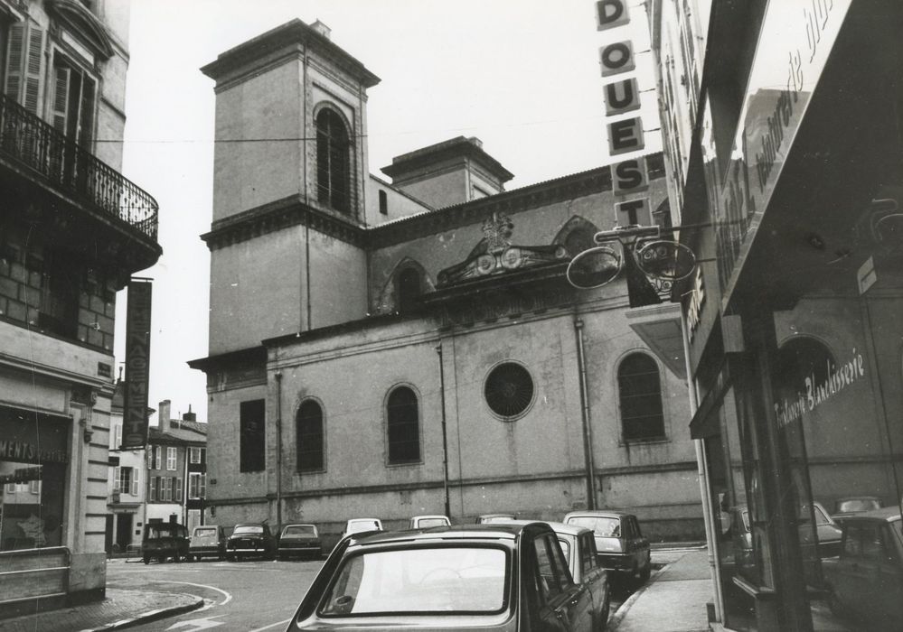 façade latérale ouest, vue partielle