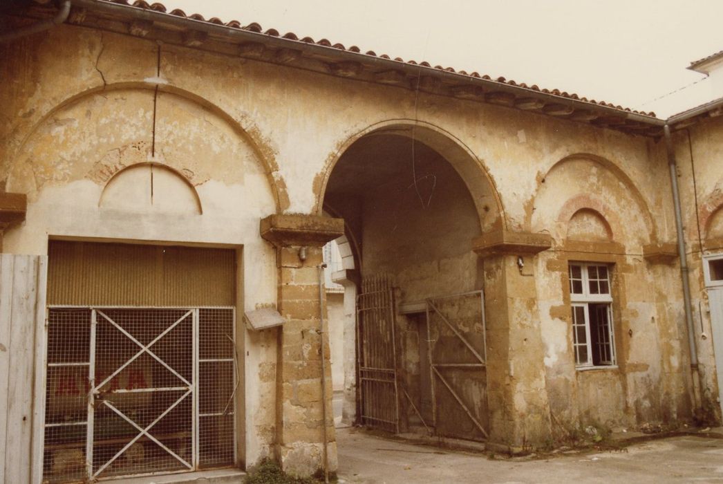 cour intérieure, façade est