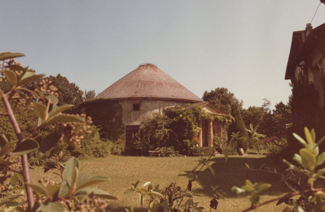 vue générale du bâtiment depuis le Sud