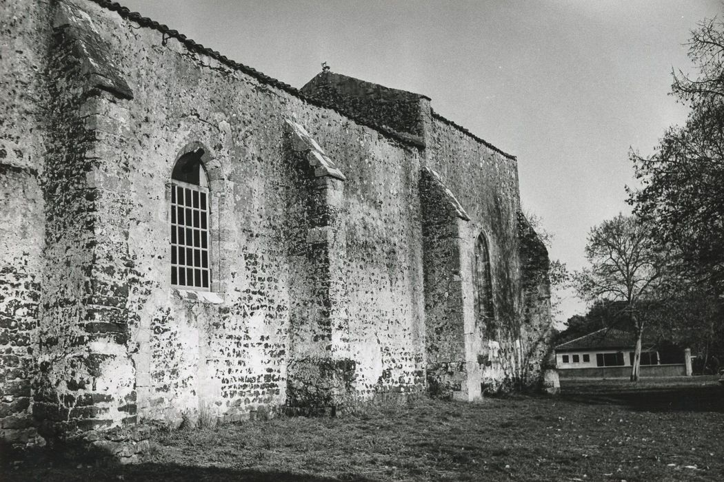 façade latérale sud, vue partielle