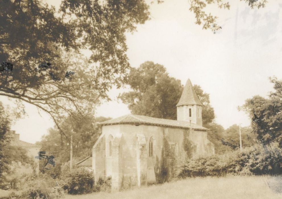 vue générale de l’église dans son environnement depuis le Nord-Est