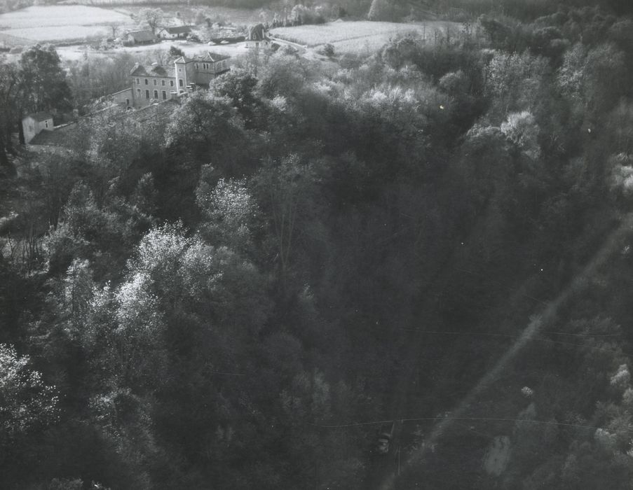 vue aérienne du château dans son environnement