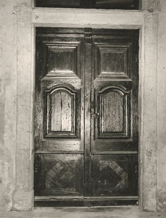 galerie est du cloître, vantaux de porte